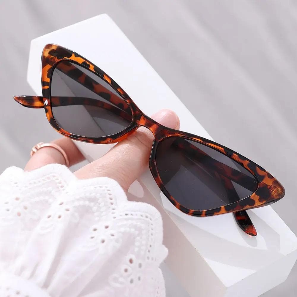 Small Frame Vintage Cat Eye Sunglasses for Women UV400 Protection Retro Fashion Trendy Streetwear Accessories