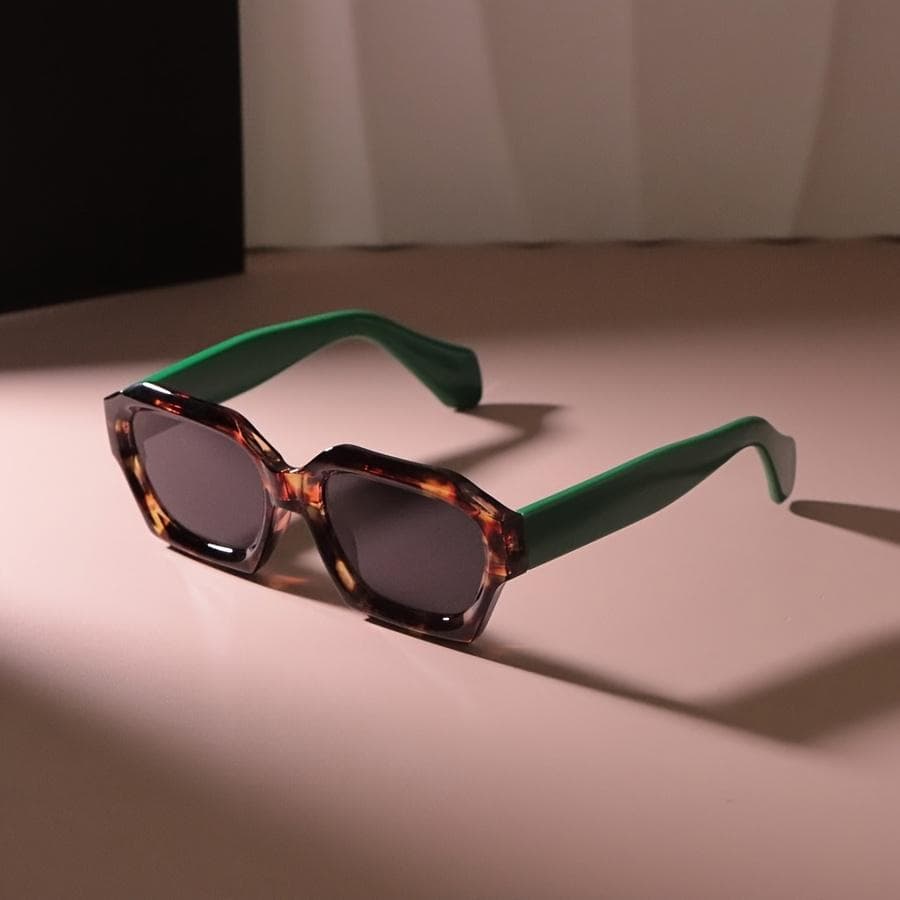 1pc Vintage Polygonal Retro Glasses for Women Men Classic Rectangle Frame with Green Tinted Lenses Fashion Accessory