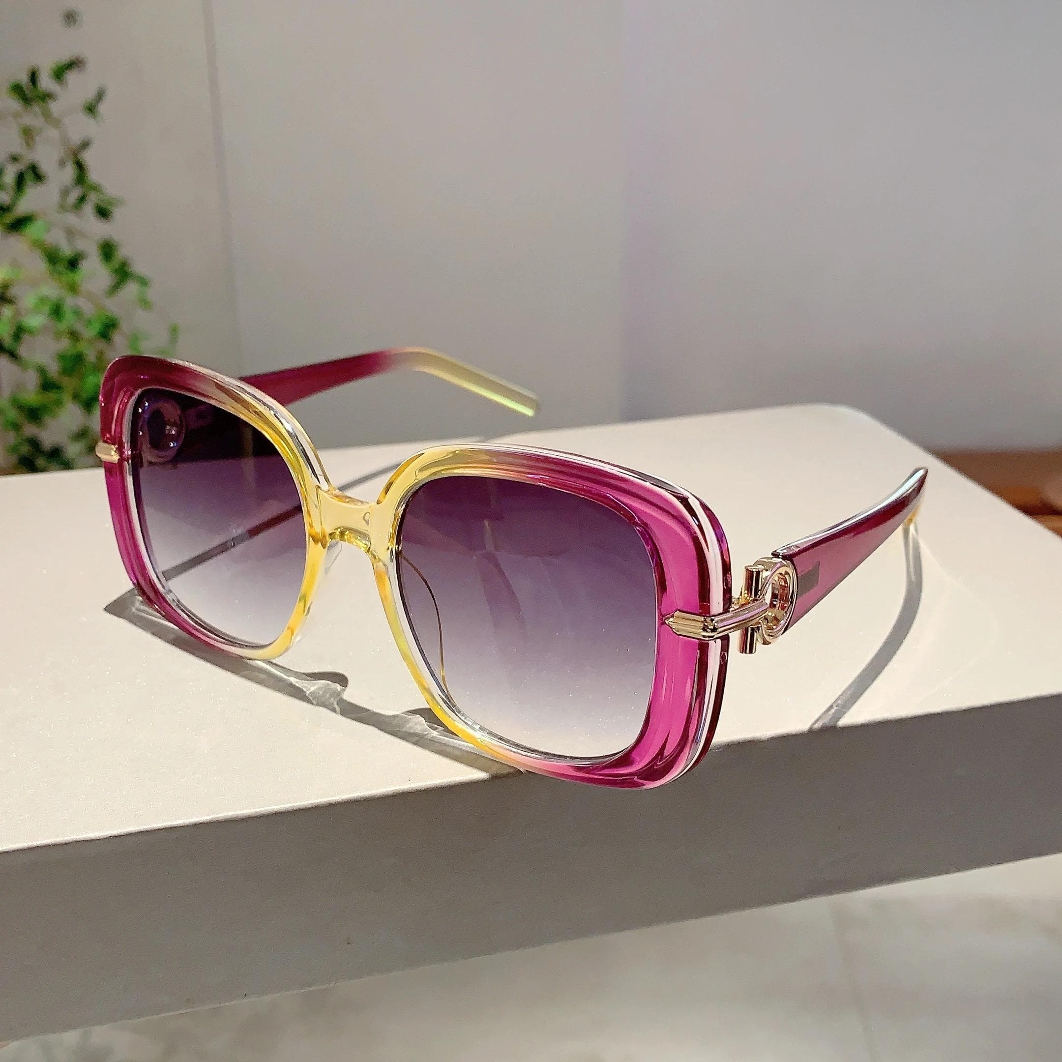 Luxury Designer Sunglasses Square Big Frame UV400 Protection Vintage Punk Rivet Shade for Women Men Fashion
