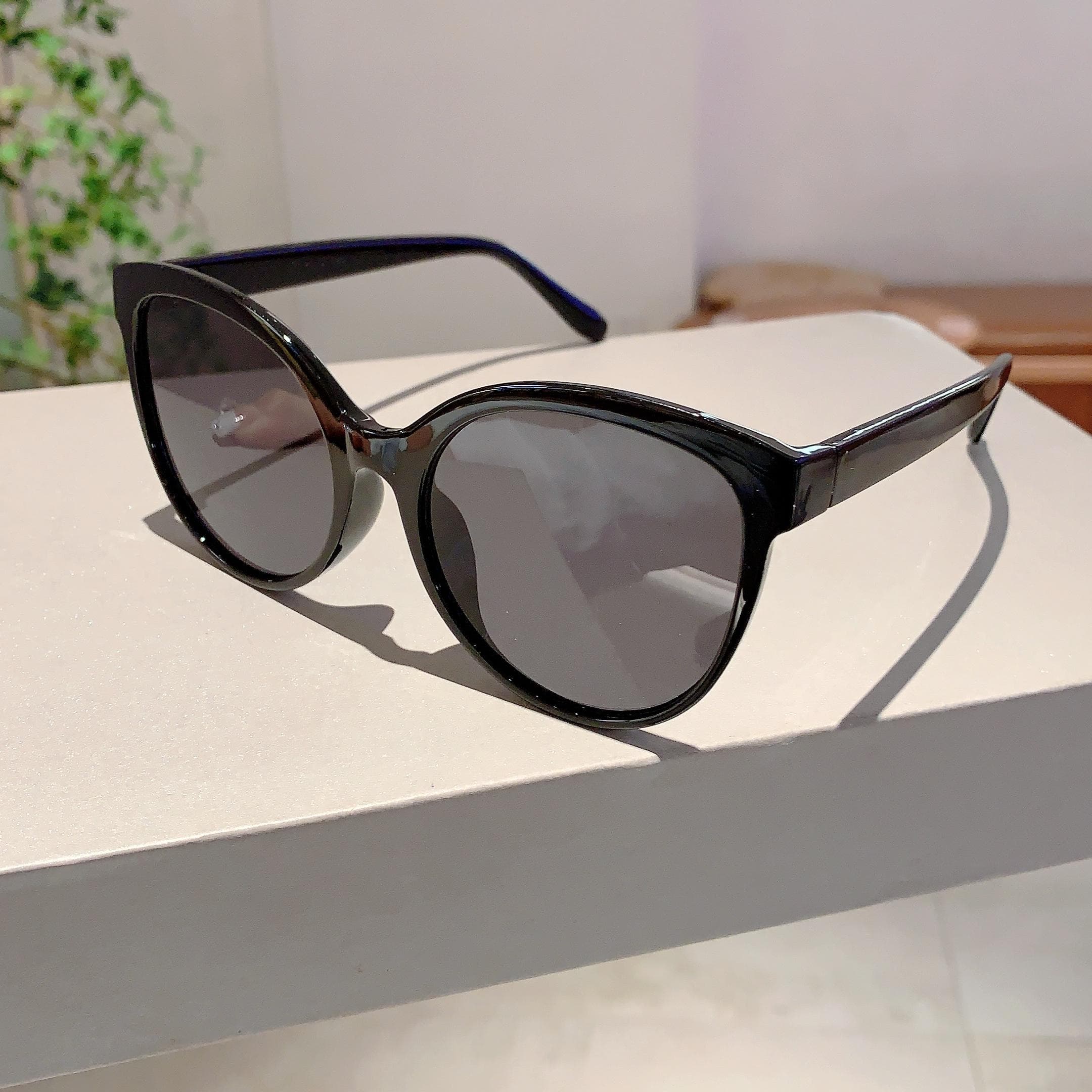 KAMMPT Vintage Cat Eye Sunglasses Women Stylish Oversized Candy Color Outdoor Shades Fashion Sun Glasses without case