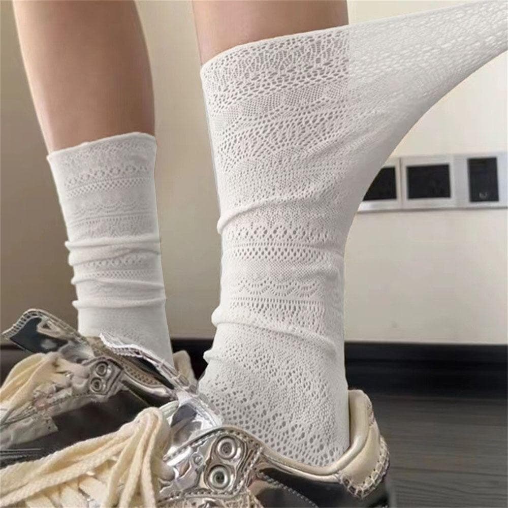 Sweet Mesh Hollowed Out White Pile Socks Transparent Nylon Lace Socks Thin Retro Flower Crew Socks Women Ladies 1PC white