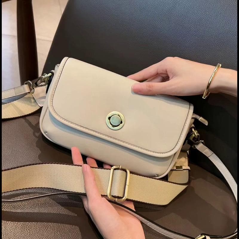 Round Small Gold Lock One Shoulder Slant Small Square Bag for Women In Spring, Versatile and Fashionable Multi-purpose Crossbody