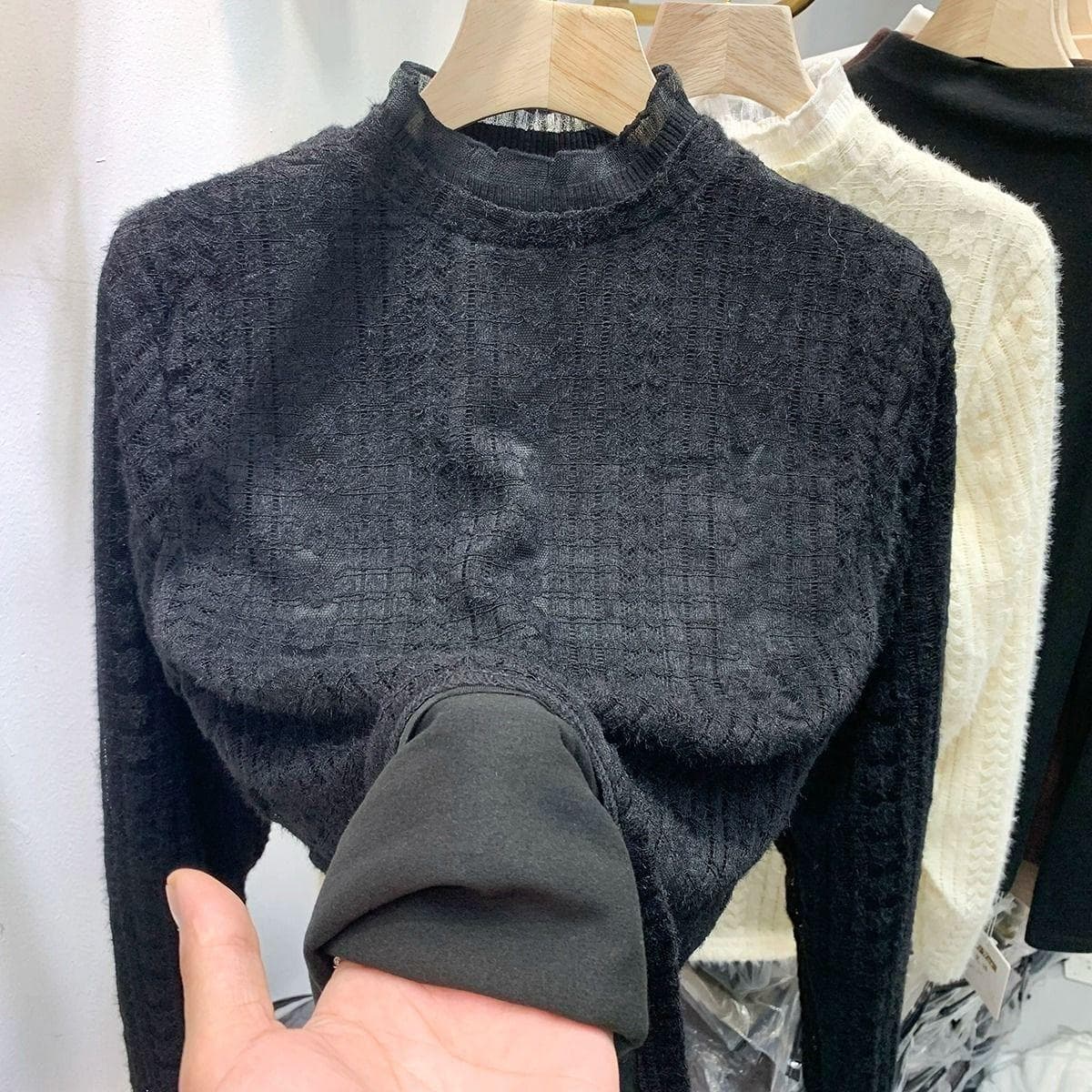 Woolen Lace Base Shirt for Women with Velvet Winter Fashion Small Shirt Thick Top one szie black