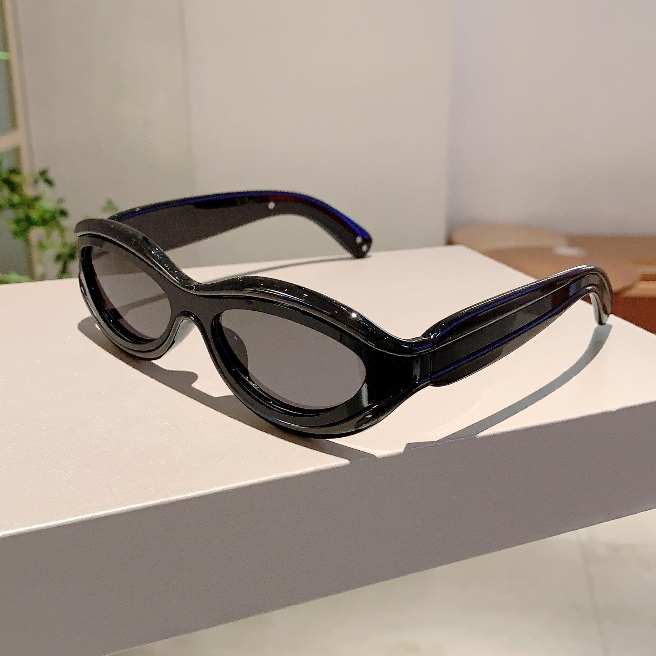 KAMMPT Vintage Oval Sunglasses Men Women Gradient Mirror Lens Trendy Stylish Designer Shades Outdoor Fashion as picture shows