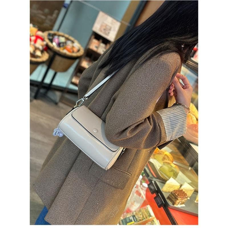 Retro Bag Commuting Mobile Phone Bag for Women Crossbody Spring and Summer Fashion Niche Unique Small Bag Versatile white