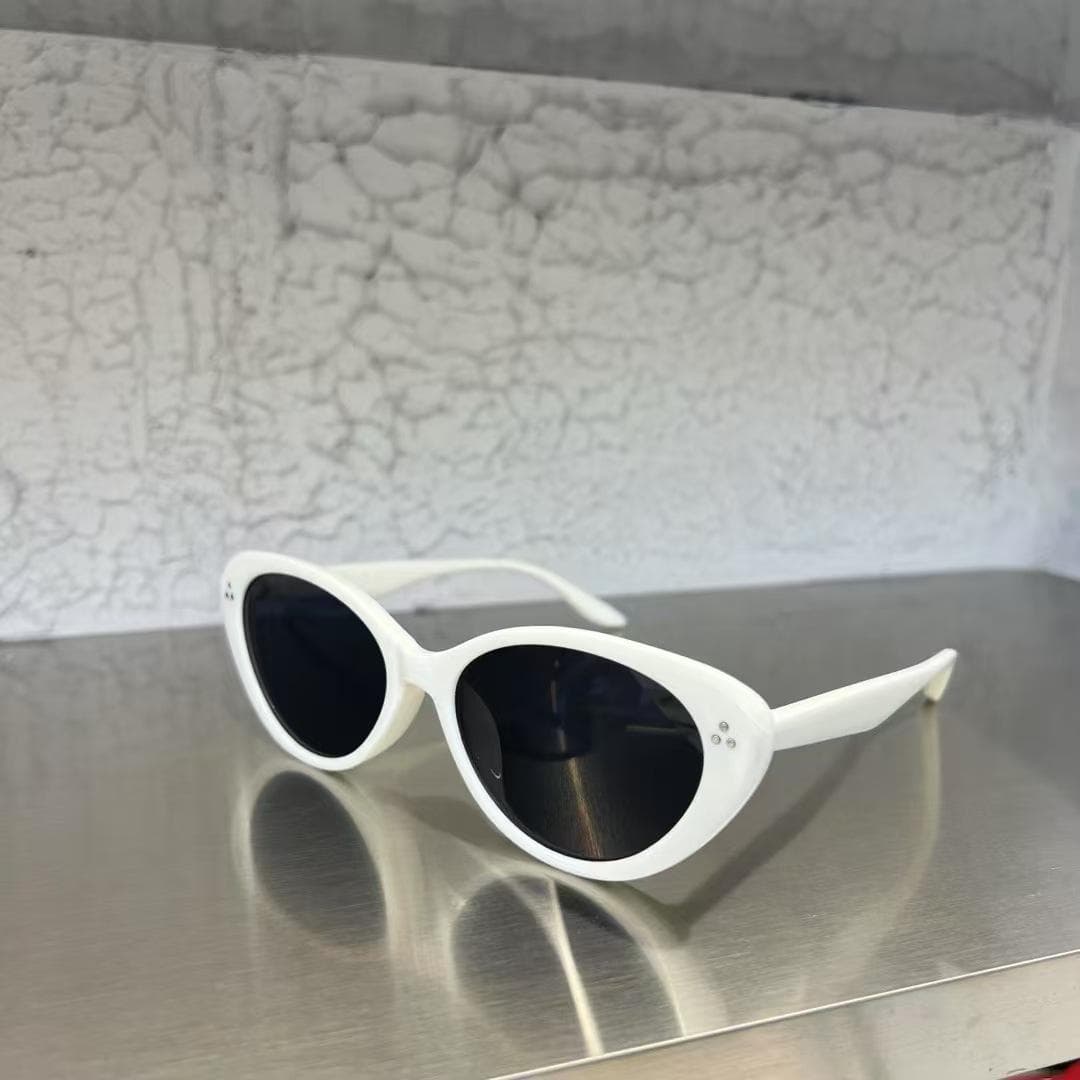 Vintage Cat Eye Sunglasses for Women with Rivets Stylish Sun Glasses for Driving Fishing Unisex Fashion Accessory