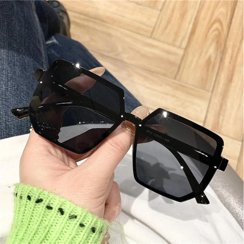 Large Frame Retro Sunglasses Women Men UV Protection Vintage Style Sunshade Outdoor Travel Senior Sense Goggles As shown