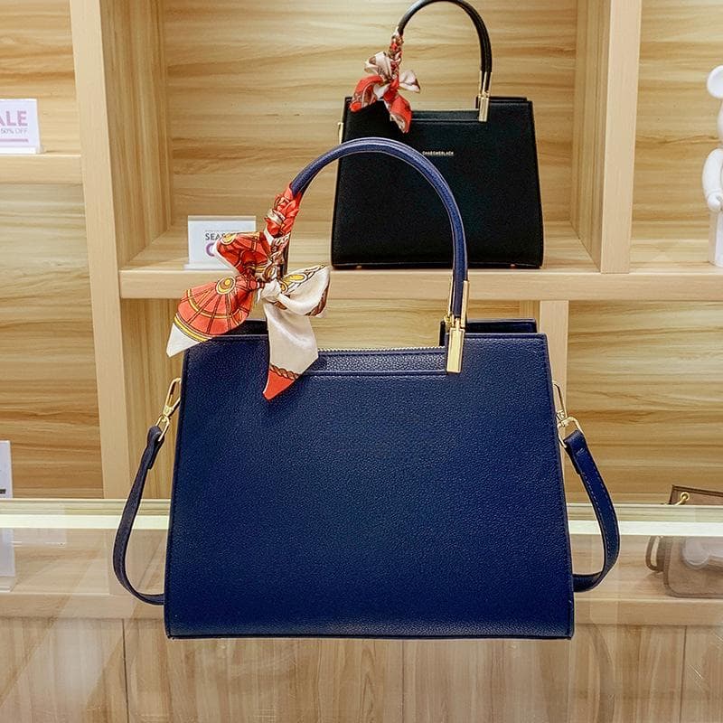 A Large-capacity Single-shoulder Handbag for Middle-aged Women In Spring and Summer blue