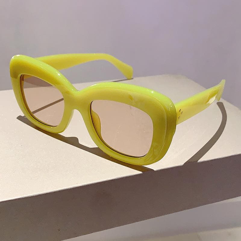 Luxury Designer Big Frame Sunglasses Women Vintage Punk Pink Rivet Eyeglasses UV400 Protection