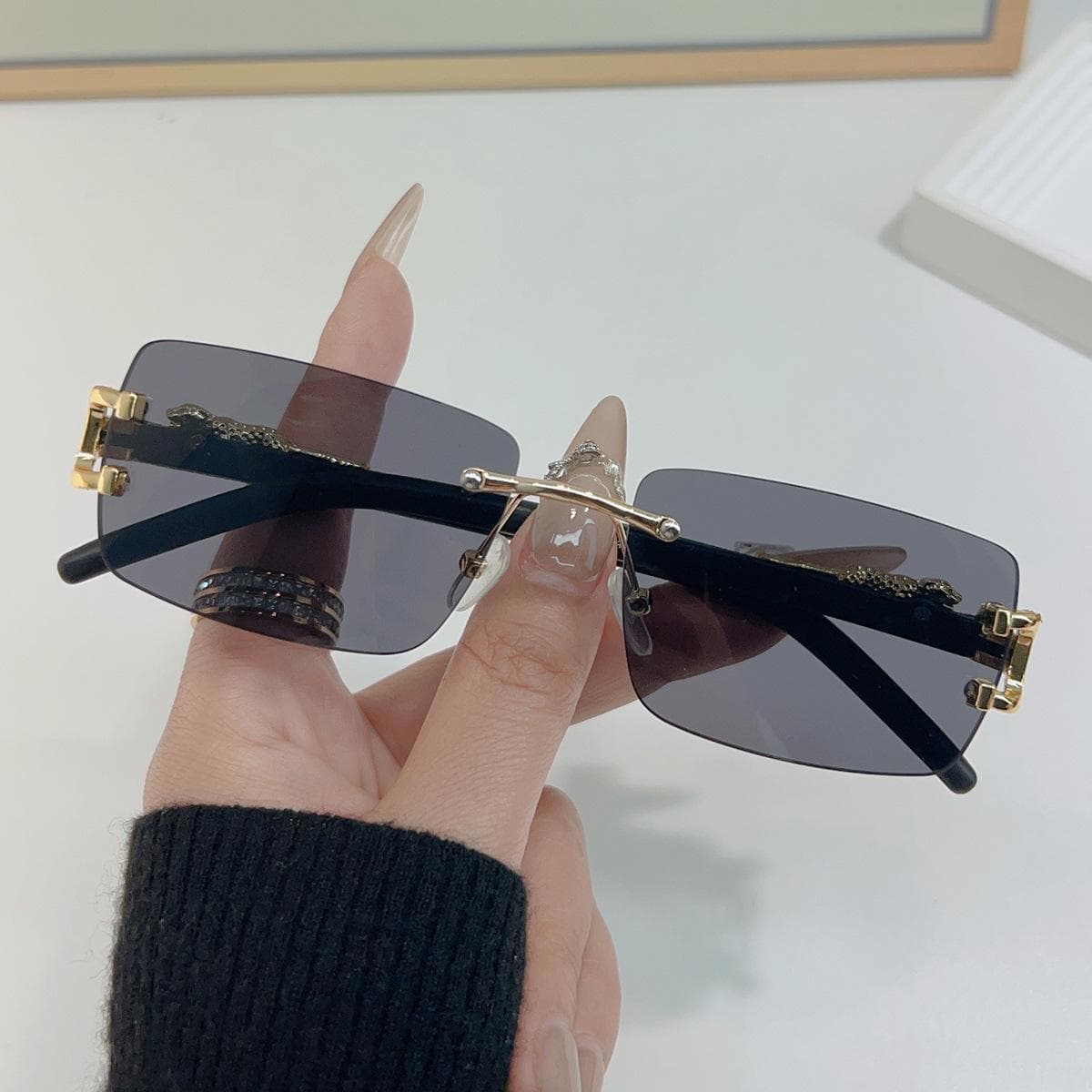 1 Pc Frameless Rectangular Sunglasses for Women Men Vintage Fashion Sun Glasses Personalized Daily Life Accessories MULTI
