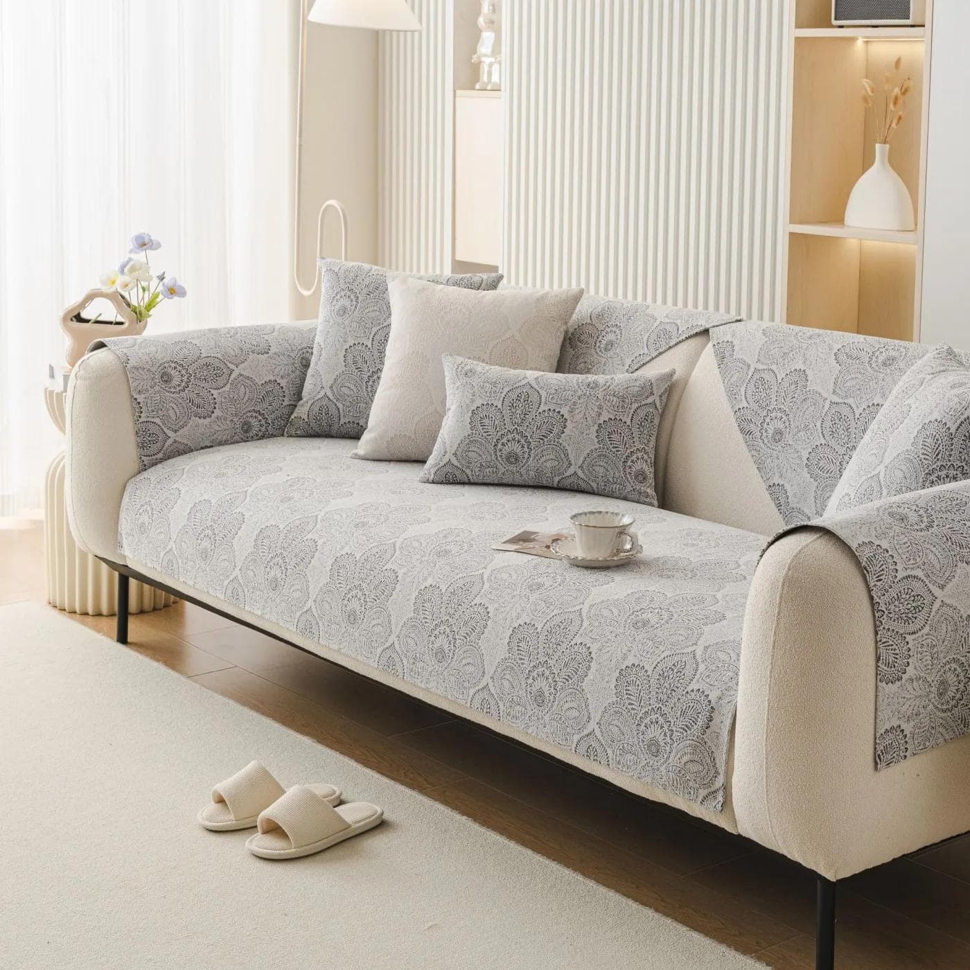 Classical Jacquard Sofa Cover Non-slip Backrest Cover Four Seasons Universal Chenille Sofa Cushion Anticat Scratch Couch Cover 70x70cm 1pcs