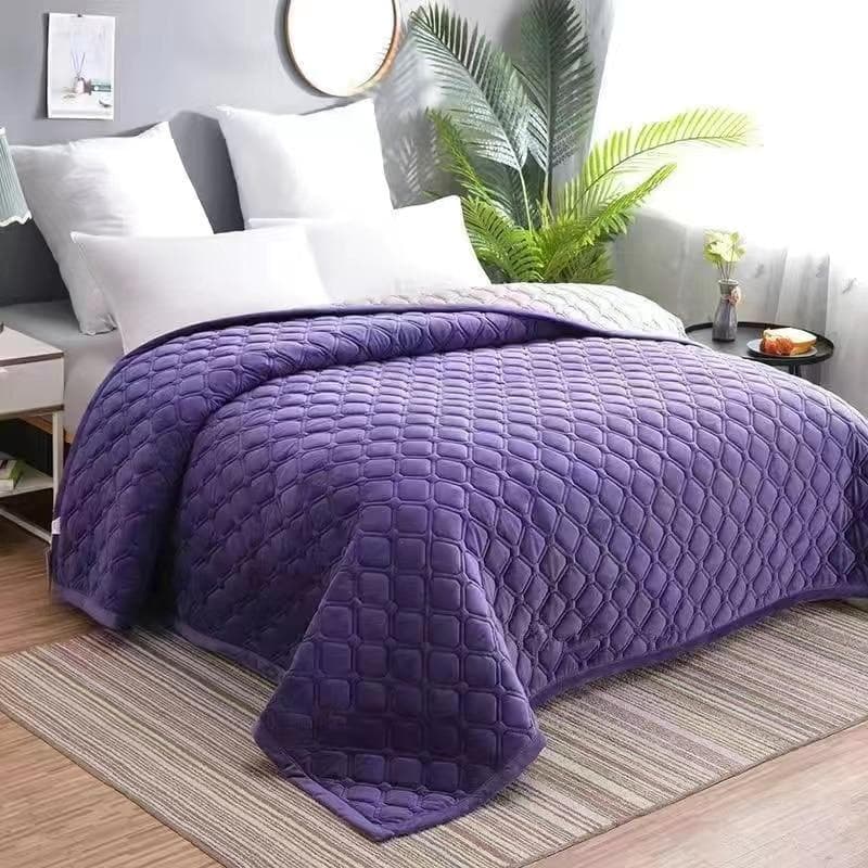 Soft Velvet Quilted Bed Cover Blanket Short Plush Sofa Towel Anti-slip Bed Sheet 270x230cm Bedspread Bottom solid color or printing random 200x230cm 1pc