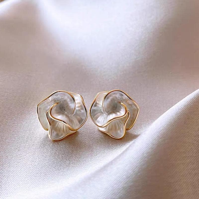 Copper alloy rose shaped vintage earrings