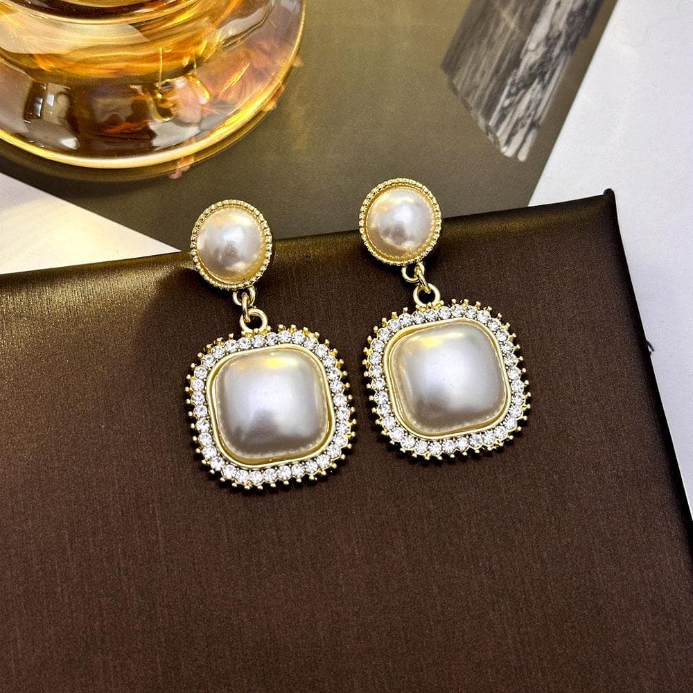 Korean Geometric Pearl Ear Clips: Simple, Luxurious, and Trendy Earrings for Women (No Piercing Required)