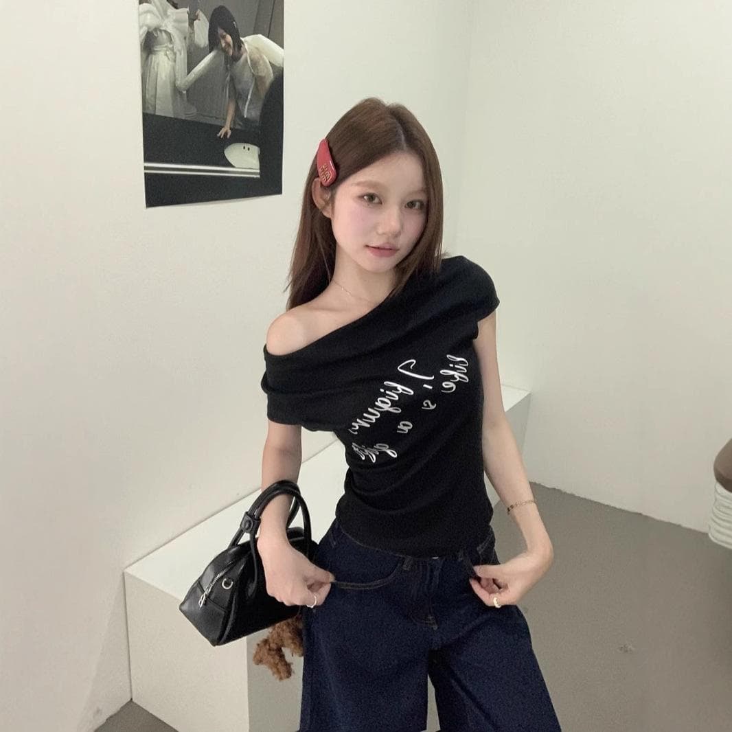 One-length Short-sleeved Slim T-shirt for Women In Summer Letter Printing Slim and Versatile Short Off-shoulder Top 2XL black
