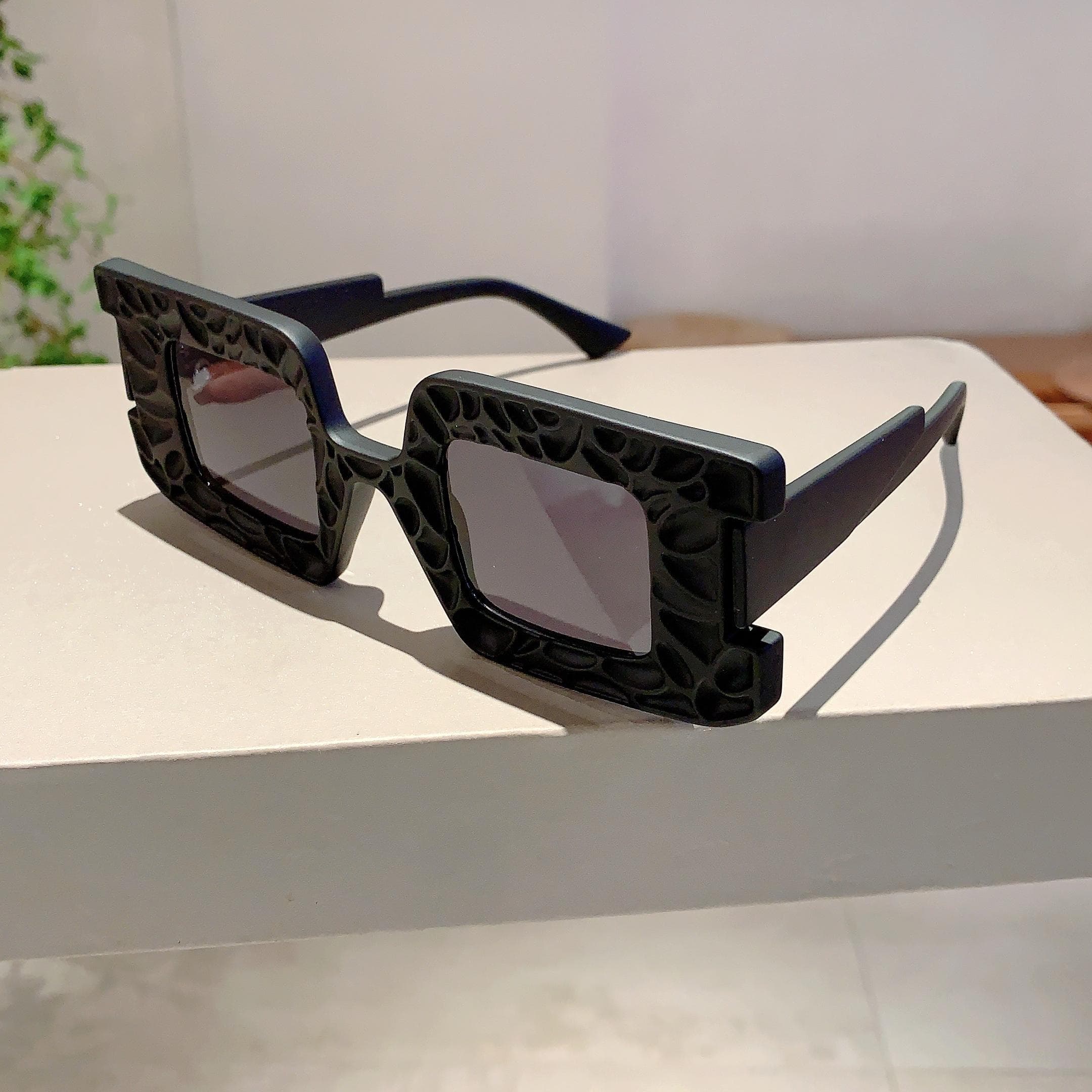 KAMMPT Stylish Square Sunglasses Men Vintage Gradient Outdoor Shades Women Fashion Luxury Brand Black Sun Glasses without case