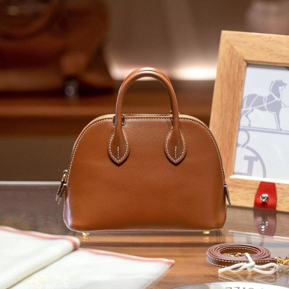 Shell Leather Crossbody Small Bag, Fashionable Bowling Bag, Versatile Handbag