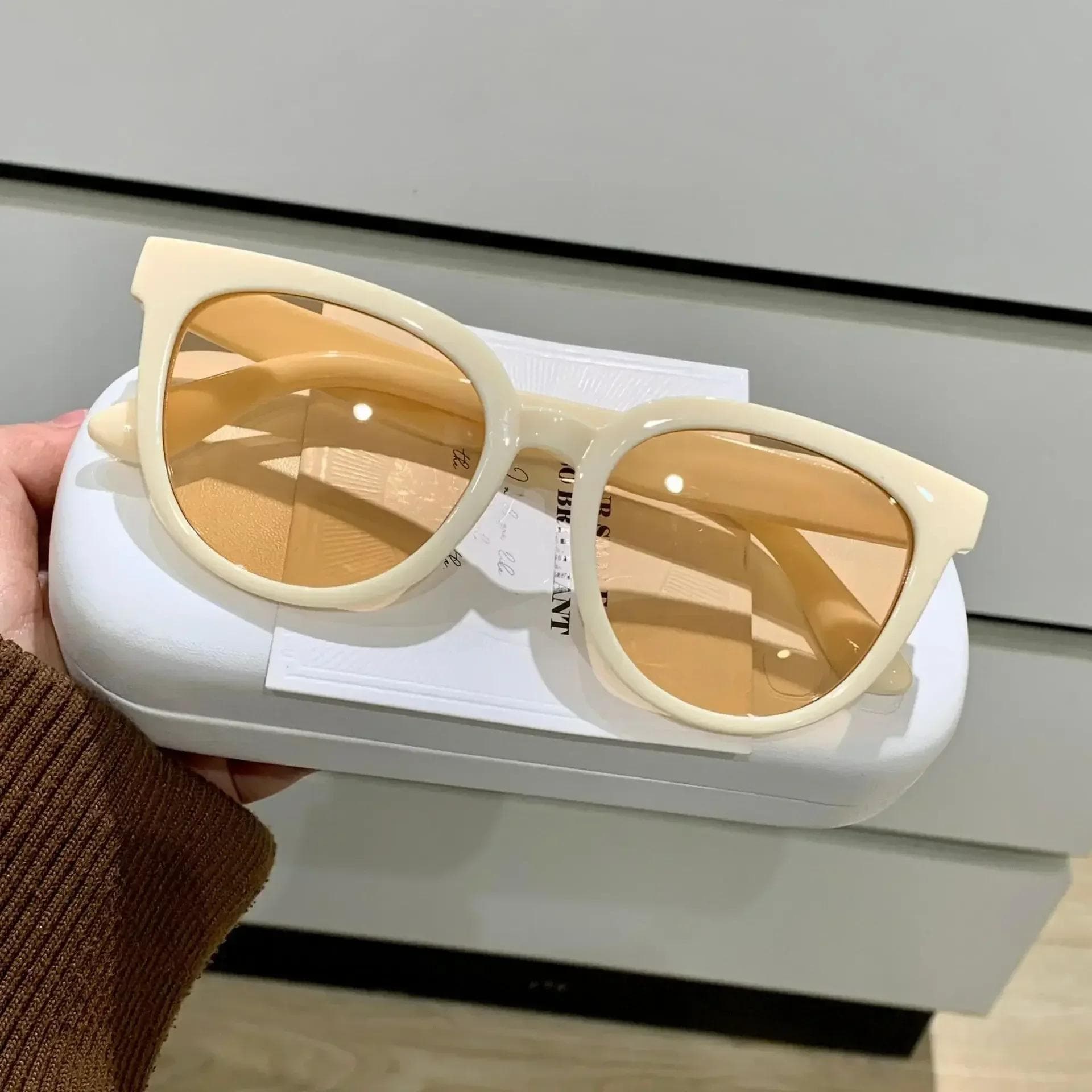 Retro Round Frame Sunglasses Women Fashion UV Protection Trendy Unisex Outdoor Beach Accessories