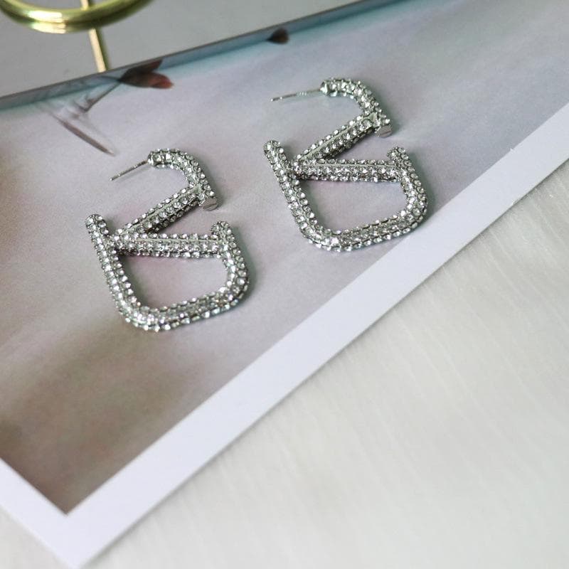 Luxurious V Letter Diamond Earrings: Trendy, Stylish, and Sweet Personality Design