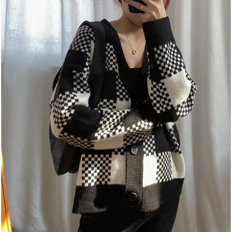 Black and White Checkered Knit Sweater Coat Female Autumn and Winter Cardigan Loose Outside To Wear Lazy Wind Contrast Color Temperament One size