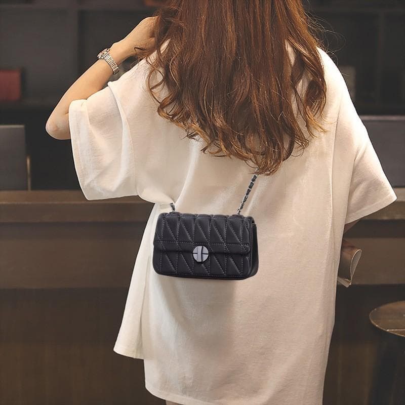 Women's Crossbody Bag Women's Foreskin Underarm Bag Spring Summer High-grade Small Fragrance Chain Bag