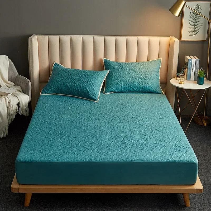 Waterproof and Comfortable Mattress Cover Quilted Fitted Sheet Mattress Protective Cover Solid Color Bedspread Flower Pattern Two pillowcases