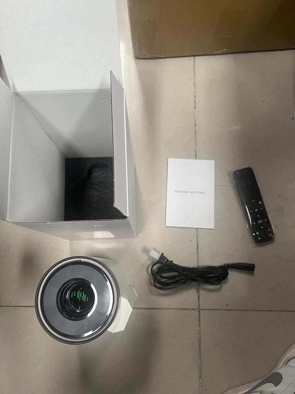 Mini Projector WiFi BT5.0 Android 13 System 180 degrees Rotatable Movie Projector with 720P 100in Display EU Plug