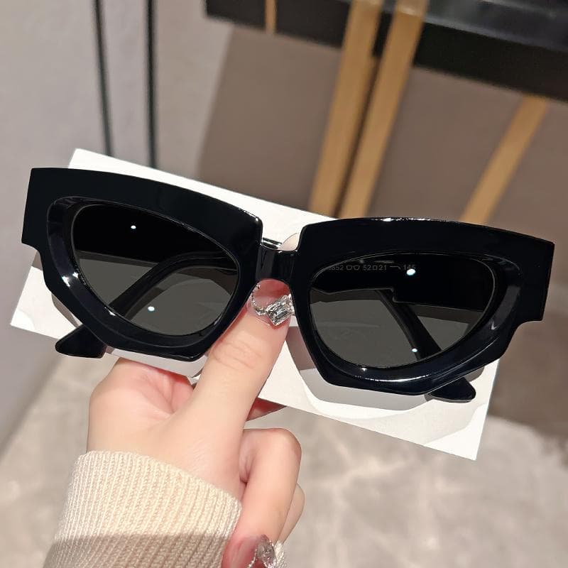 Fashion Cat Eye Sunglasses Irregular Thick Frame for Outdoor Street Photography Trendy Decorative Eyewear