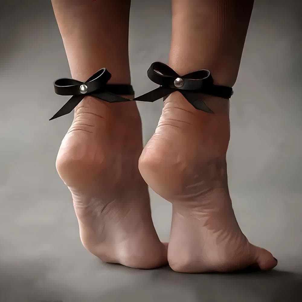 2Pcs Fashion Bowknot Anklets Luxurious PU Leather Ankle Cuffs with Bow Detail and Silver Studs for Women black