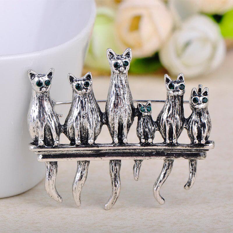 Blucome Vintage Green Eyes Cats Shape Brooches Antique Gold Animal Family Pins Brooch Suit Scarf Collar Clips For Women Men Kids antique silver