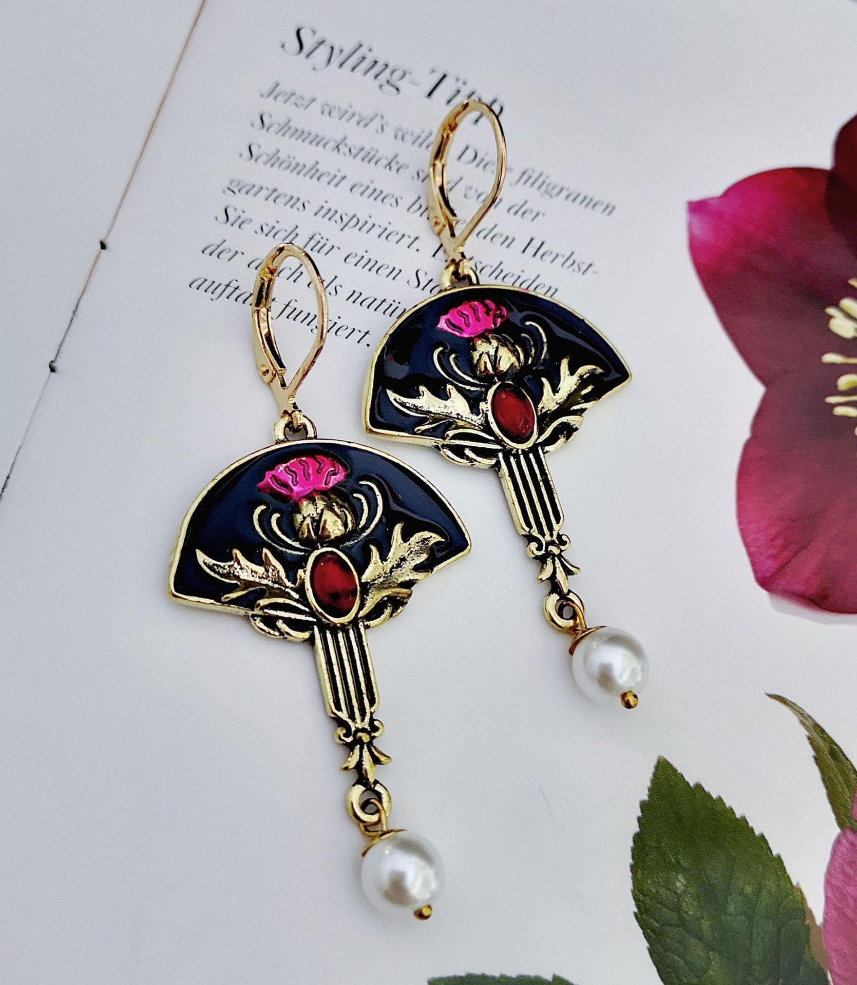 New Creative Thistle Flower Drop Earrings Women Ethnic Black Enamel Fan Shaped Red Stone Pearl Statement Earrings Jewelry
