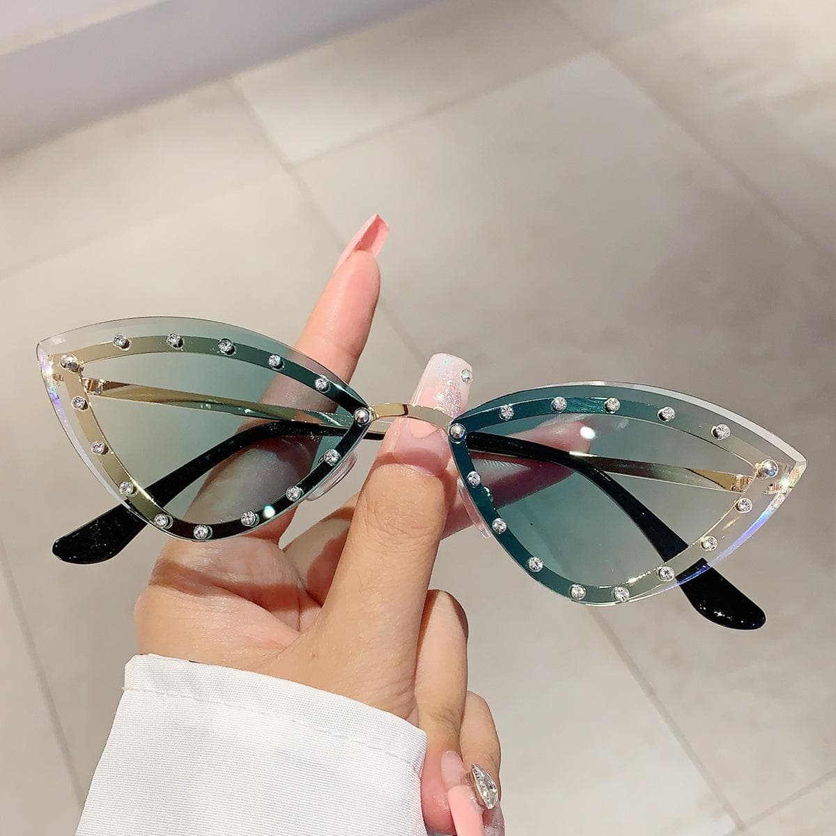 Vintage Punk Luxury Designer Diamond Cat Eye Sunglasses Women UV400 Rimless Metal Rivet Shade