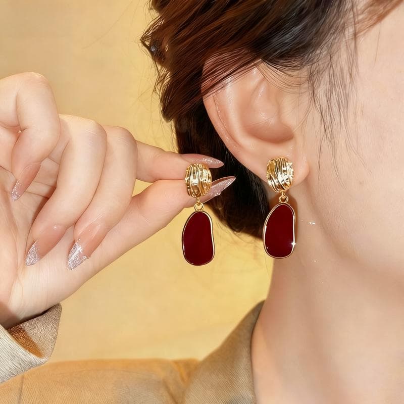 Korean Geometric Wine Red Earrings – Retro Hong Kong Style, Versatile and Elegant.