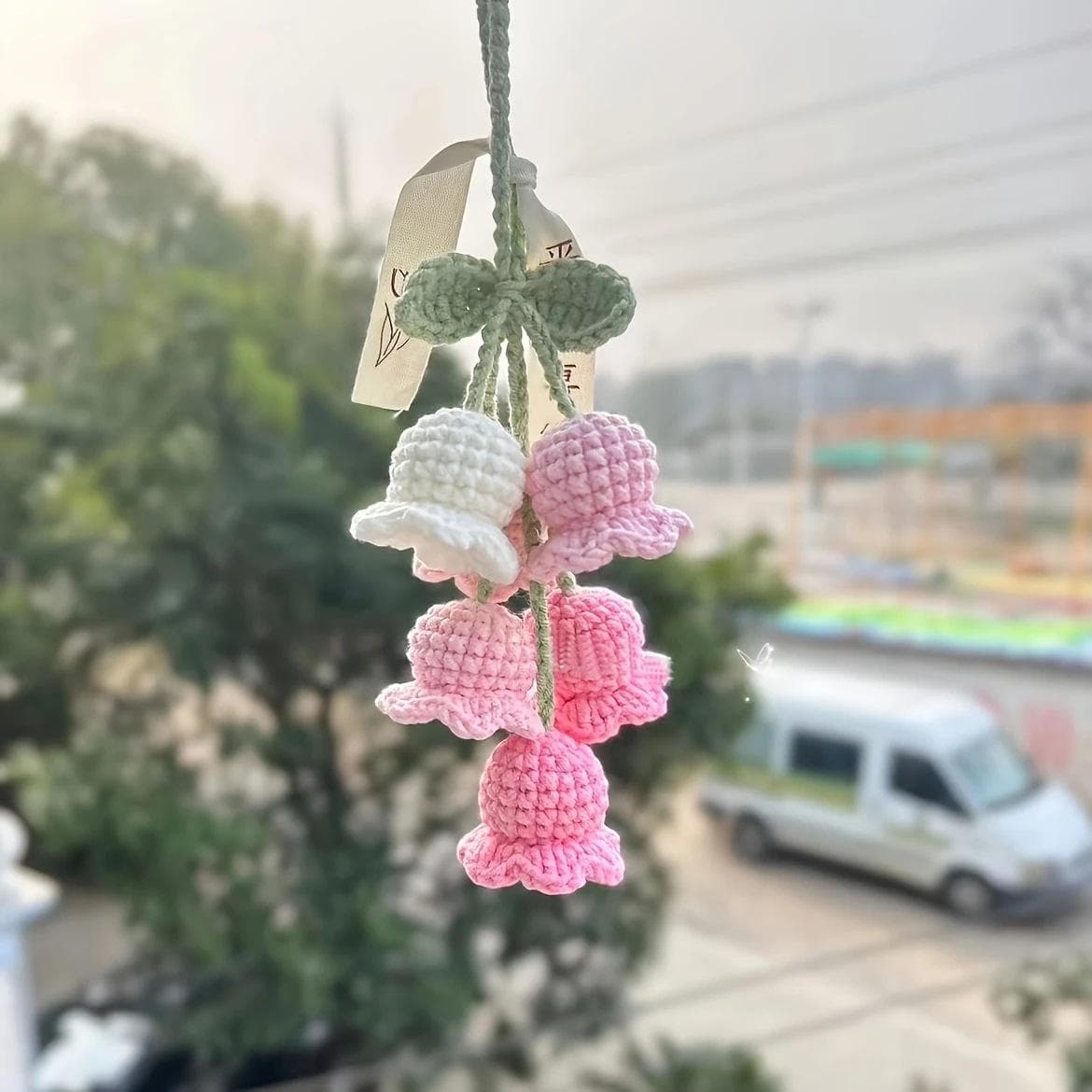 Auto Accessories For Cars Flower Pendant For Keychain Bag Pendant Yarn Finished Product White (Including Four Small Flowers) pink
