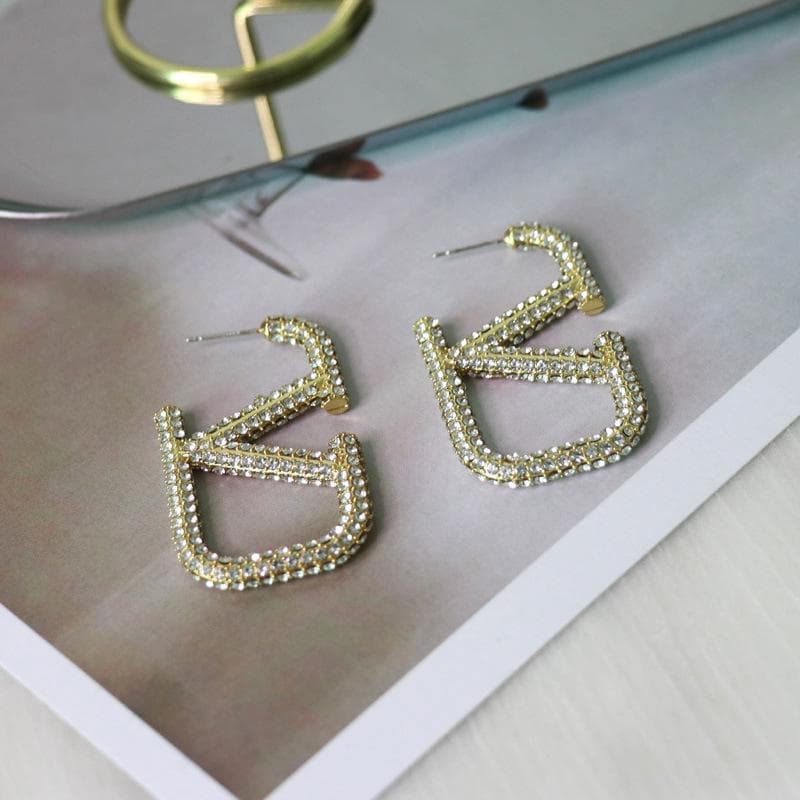 Luxurious V Letter Diamond Earrings: Trendy, Stylish, and Sweet Personality Design
