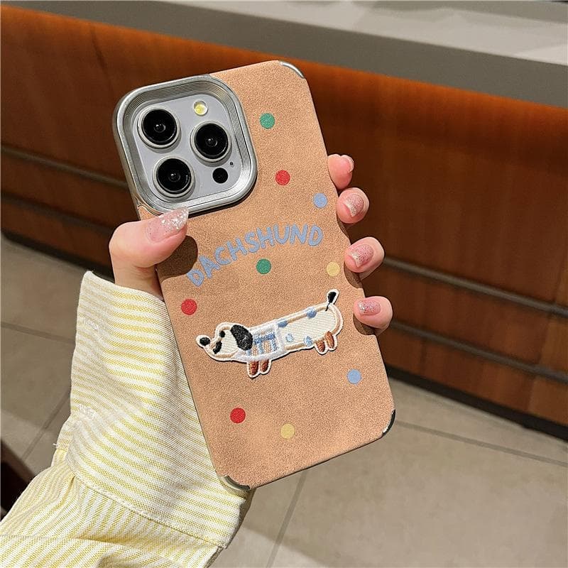 Autumn and Winter Brown Polka Dot Dachshund Dog Suitable for Apple 16 Mobile Phone Case IPhone15ProMax14/12/13 Apple XS