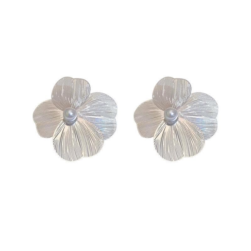 Exaggerated Metal Big Flowers Ginkgo Biloba Leaf Imitation Pearl Geometry Stud Earrings Personality Jewelry Girlfriend Gift