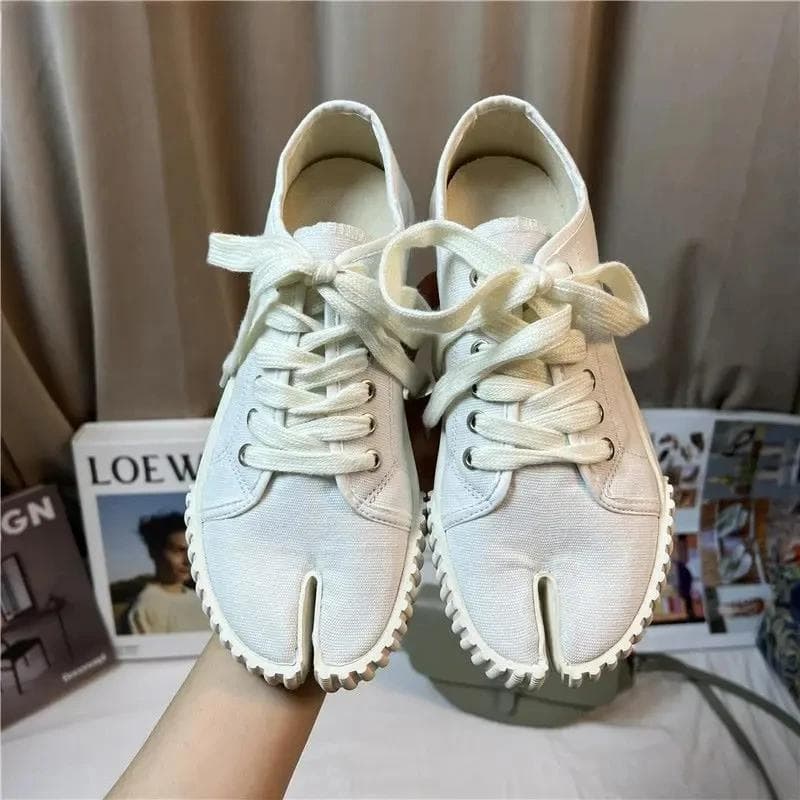 New Canvas Tabi Shoes Split Toe Flats Women Mary Janes Sneaker Casual Fashion Women Pig Hoof Shoes High Quality Women Flat Shoes 35