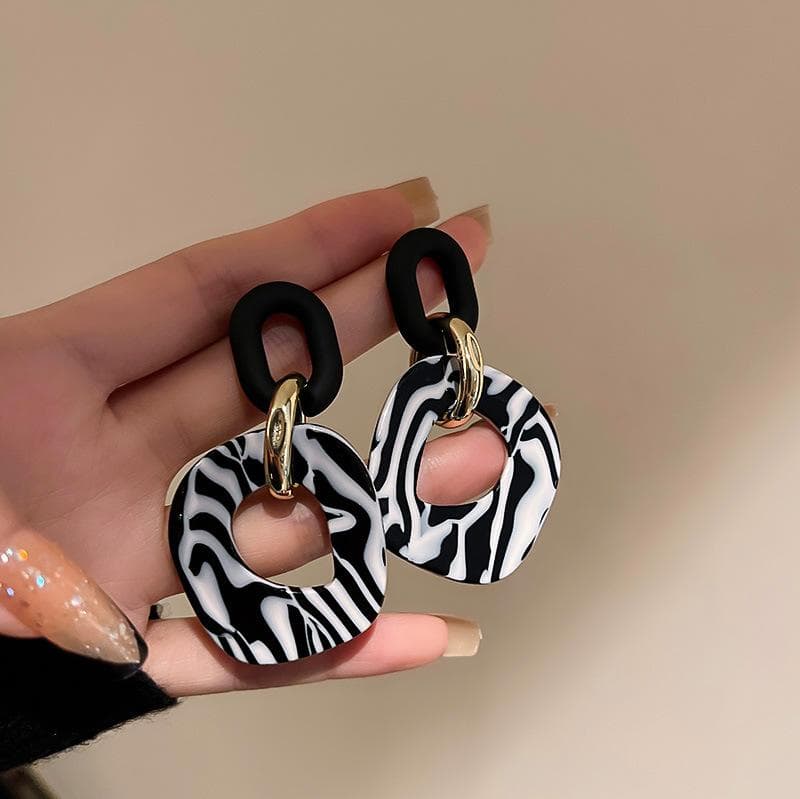 Unusual Earrings Women's Earrings Asymmetrical Round Hollow Round Black Stud Earrings Rhinestone for Women Asymmetric Earrings Statement Earrings MIT