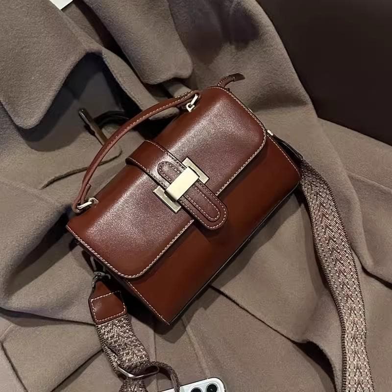 Leather Small Square Bag for Women, Top Layer Leather, Fashionable and Versatile, Messenger Bag, Hand Bill of Lading, Shoulder Crossbody Bag