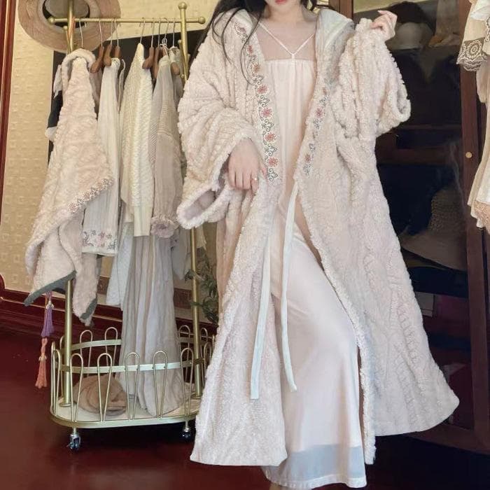 Pajamas Winter Plush Thickening New Fitted Pajamas Women's Long Cloak Shawl Outer Wear Warm Bathrobe Good Appearance 2XL beige