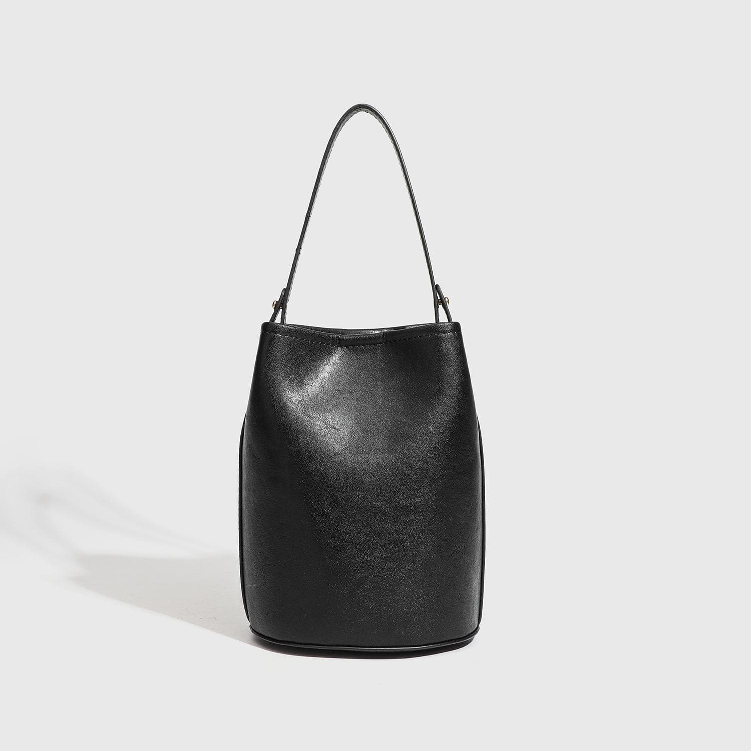This Autumn and Winter Soft Leather Women's Bag Retro Bucket Bag Retro Simple Single Shoulder Crossbody Bag Large Capacity black