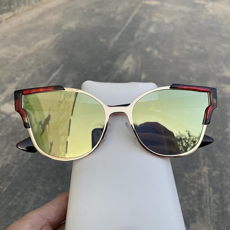 Ladies Pink Cat Eye Sunglasses Oversized UV400 Luxury Designer Shades For Women Fashion Flat Lens Driving Glasses as picture