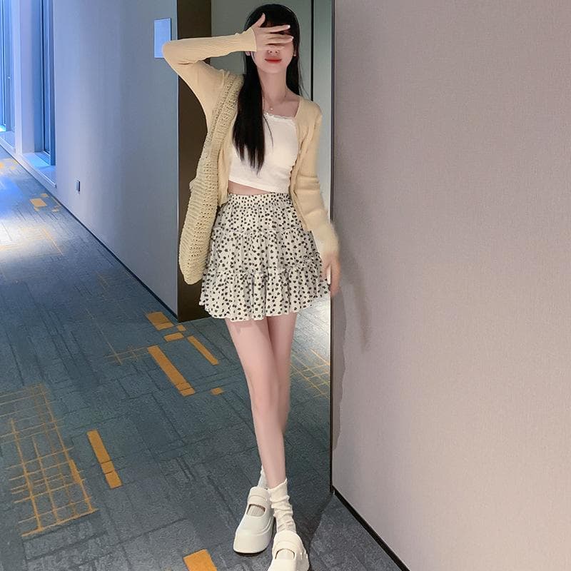 Black Small Floral Skirt for Women In Summer New Elastic High Waist A-line Skirt Small Cake Short Skirt XL white