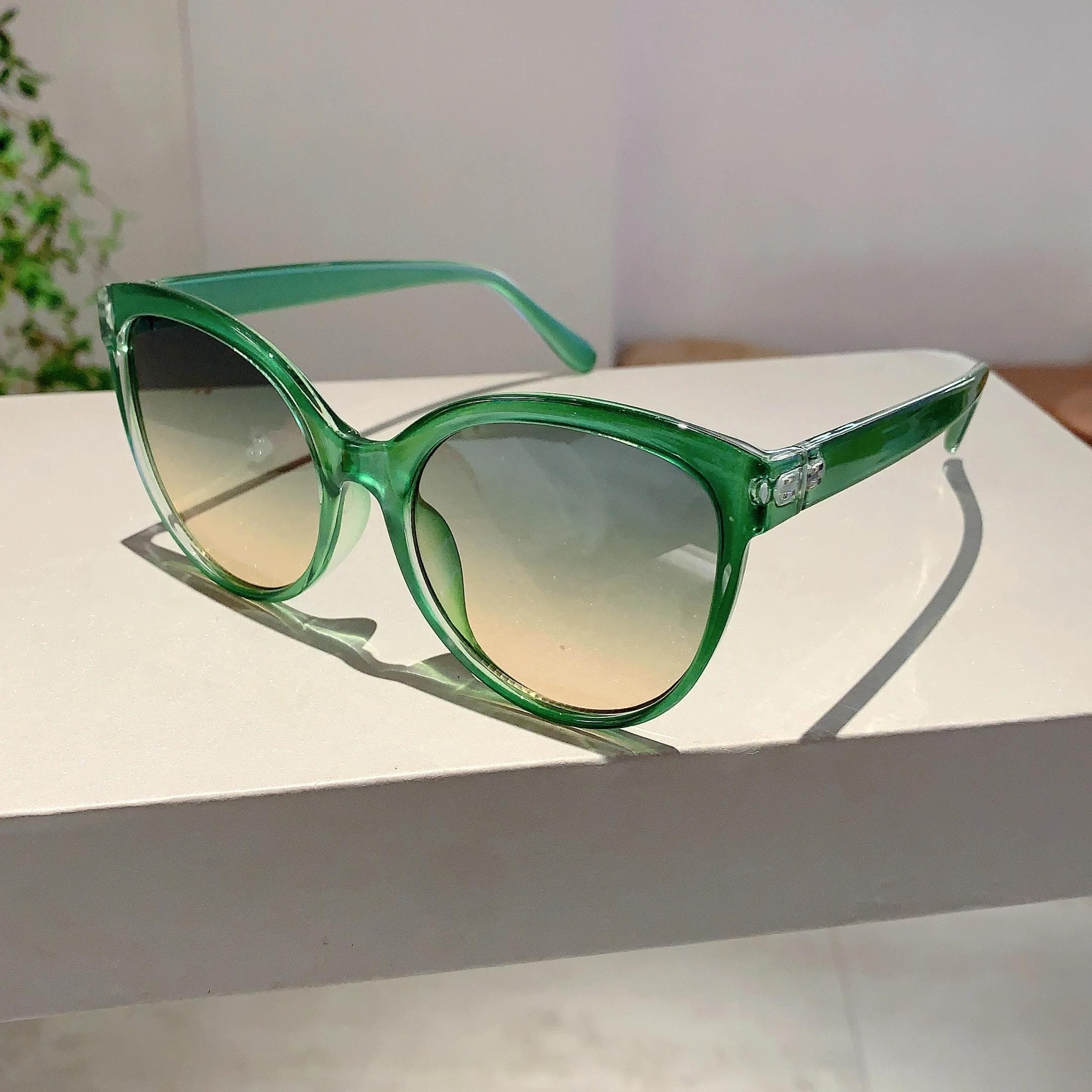 Vintage Cat Eye Sunglasses Women Stylish Oversized Candy Color Fashion Sun Glasses Outdoor Shades Brand Design