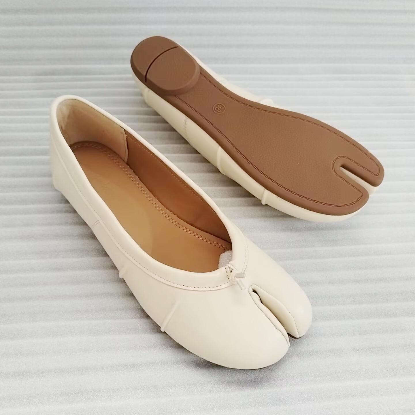 Women's 2024 Tabi Split-Toe Pleated Ballet Flats with Bow 37