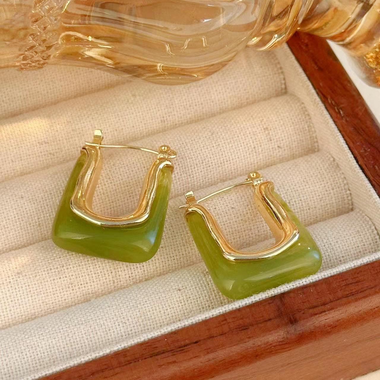 Elegant Vintage U-Shaped Hoop Earrings with Golden-Tone Finish & Resin Inlay Stylish Everyday Accessory for Women, Perfect Gift Olive
