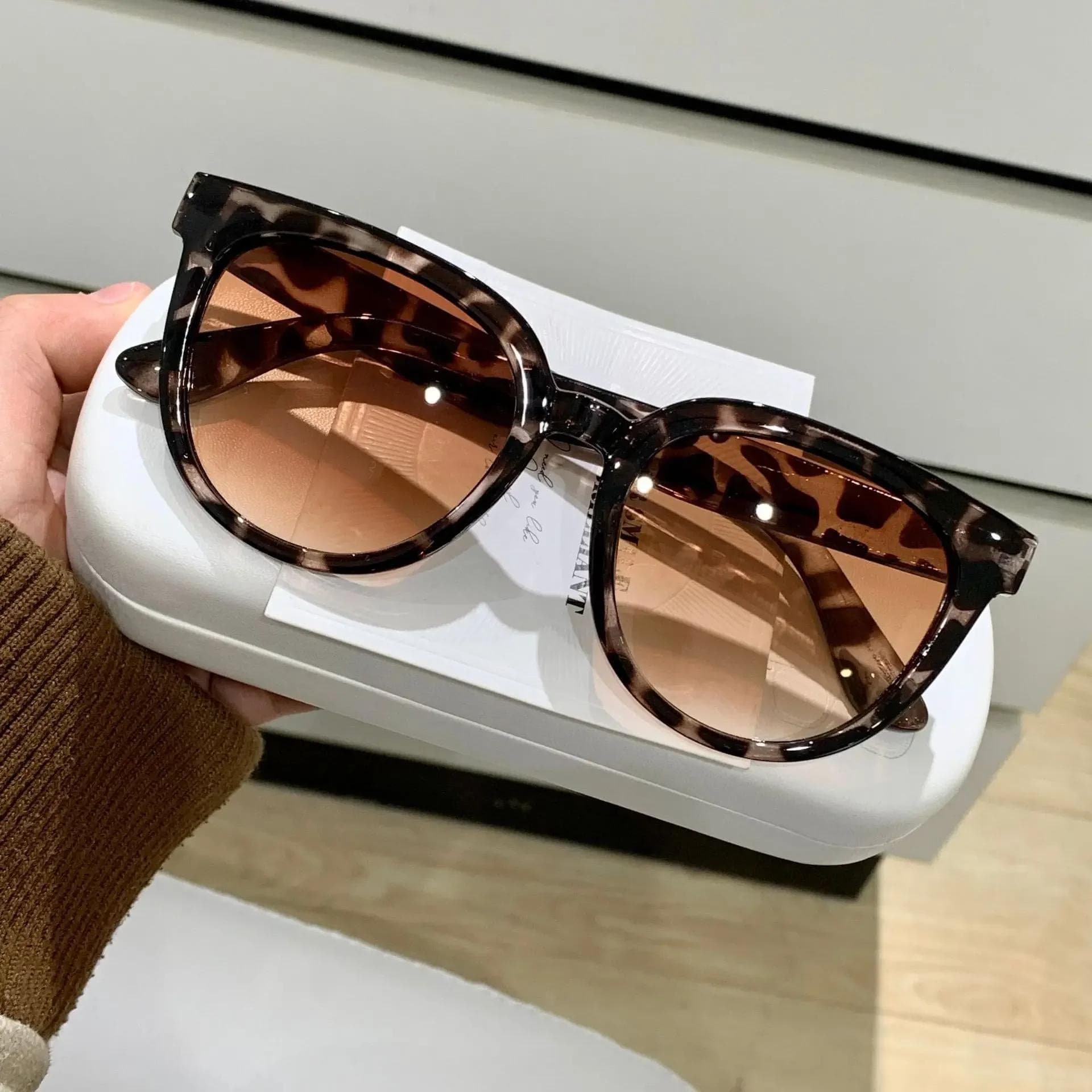 New Vintage Oval Sunglasses Women Fashion Retro Female Sun Glasses UV400 Luxury Brand Designer Lady Shades Trendy Eyewear 1PC