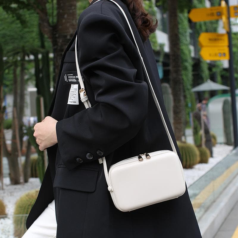 Niche Design, High-quality Bag, Fashionable and Versatile for Women, Simple Single-shoulder Crossbody Bag, Pressed Shell Small Square Bag white
