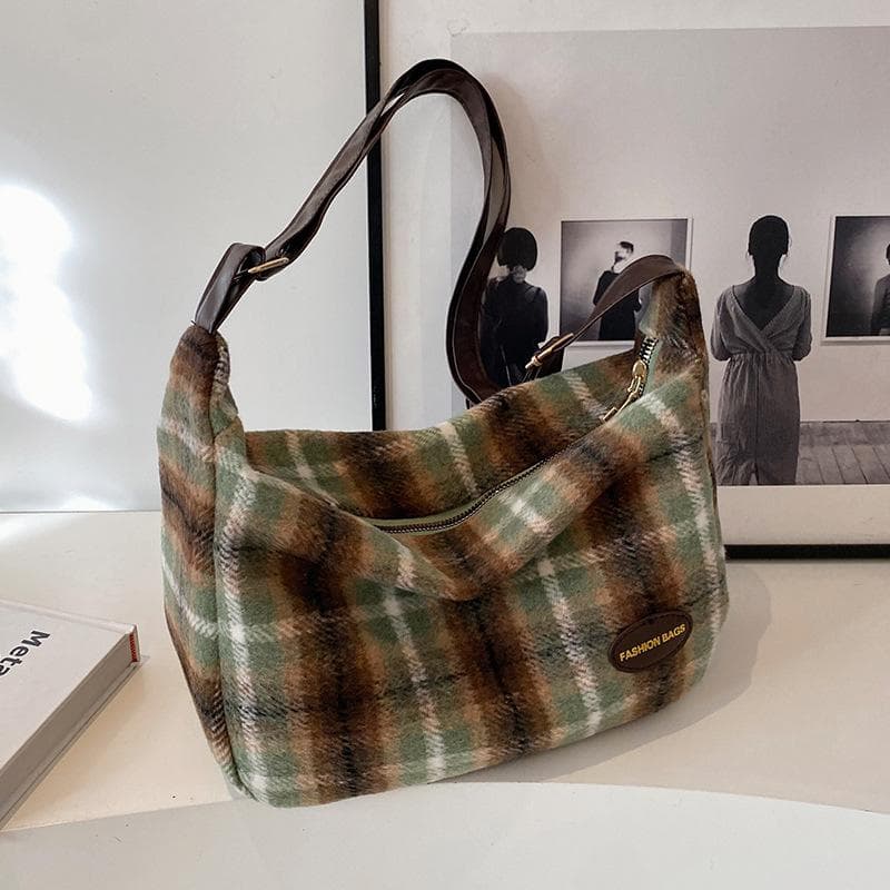 Retro High-end Plaid Woolen Bag for Women with Large Capacity Autumn and Winter Fashion Versatile Commuter Crossbody Shoulder Bag